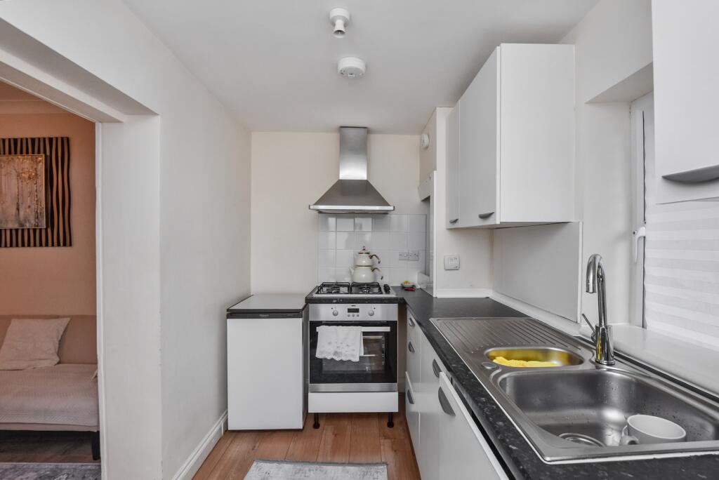 2 Meadow Close, Enfield, EN3 5PE