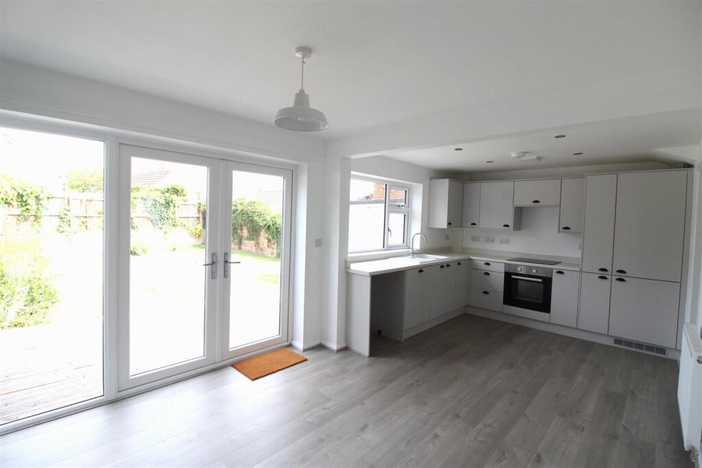 10 Wilson Way - Kitchen1.JPG