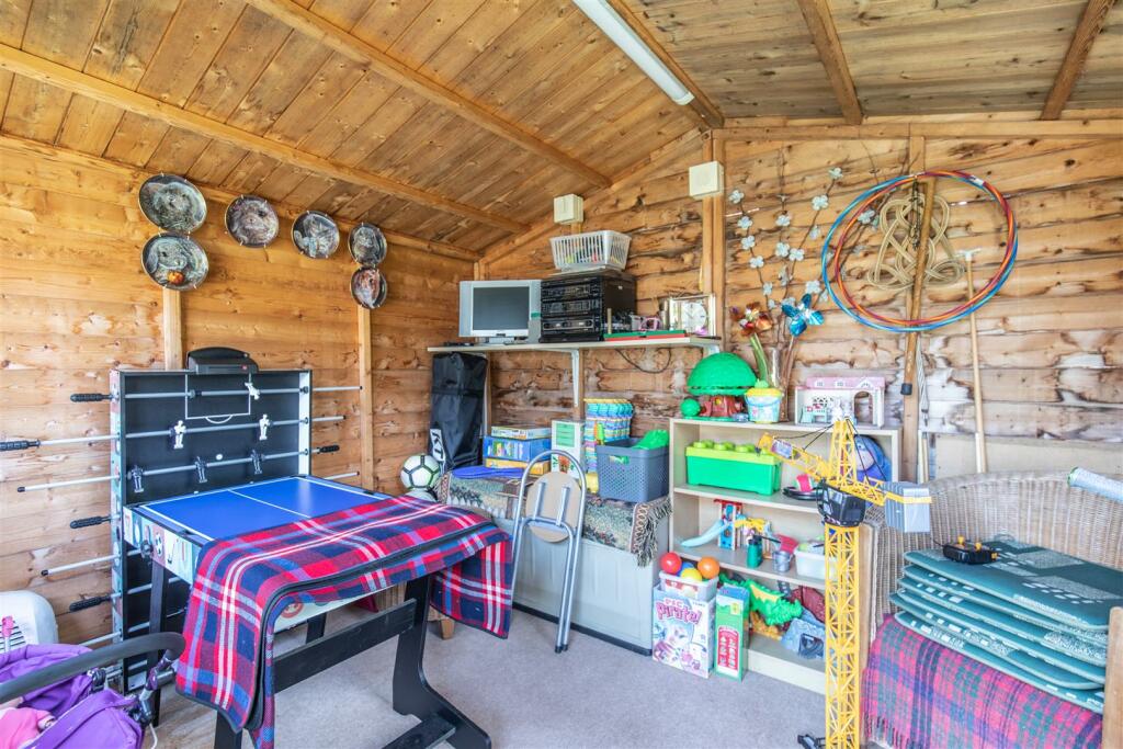 SUMMERHOUSE