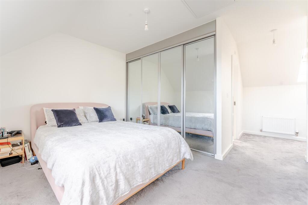 7 - principal bedroom.jpg