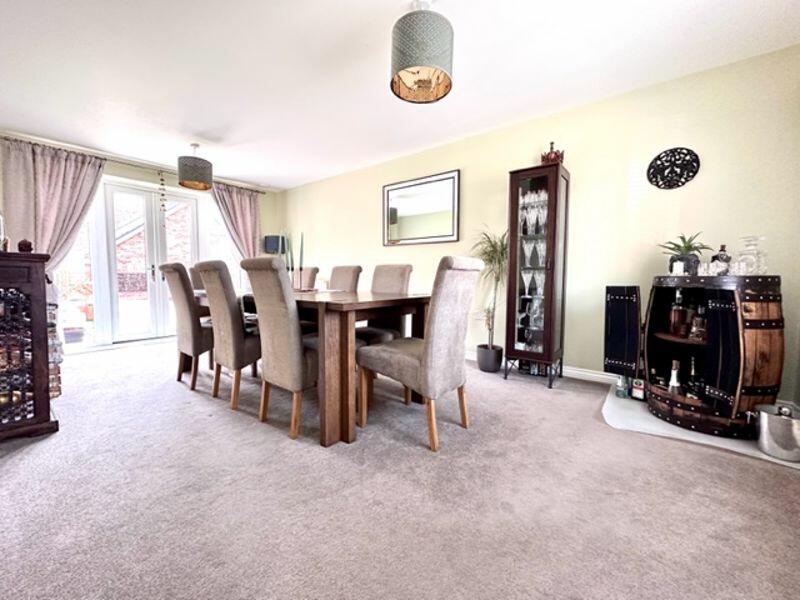 Lounge/Dining Room