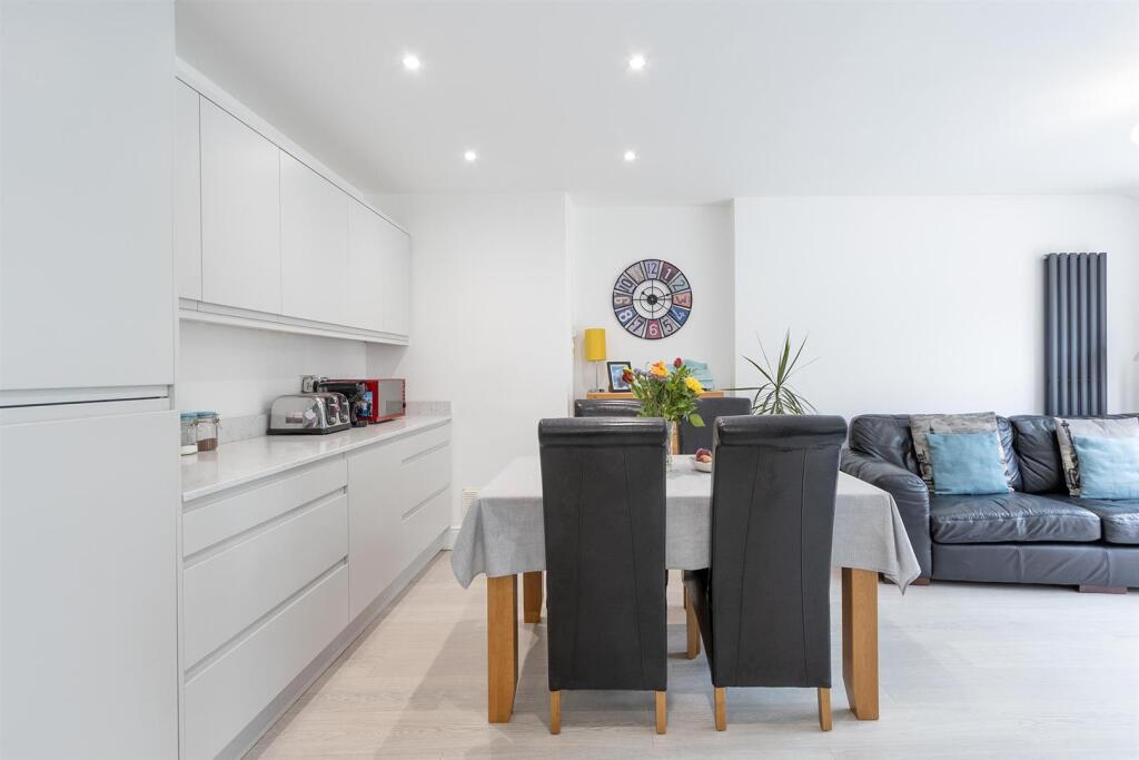 7 Shenstone Avenue, Rugby (10).jpg