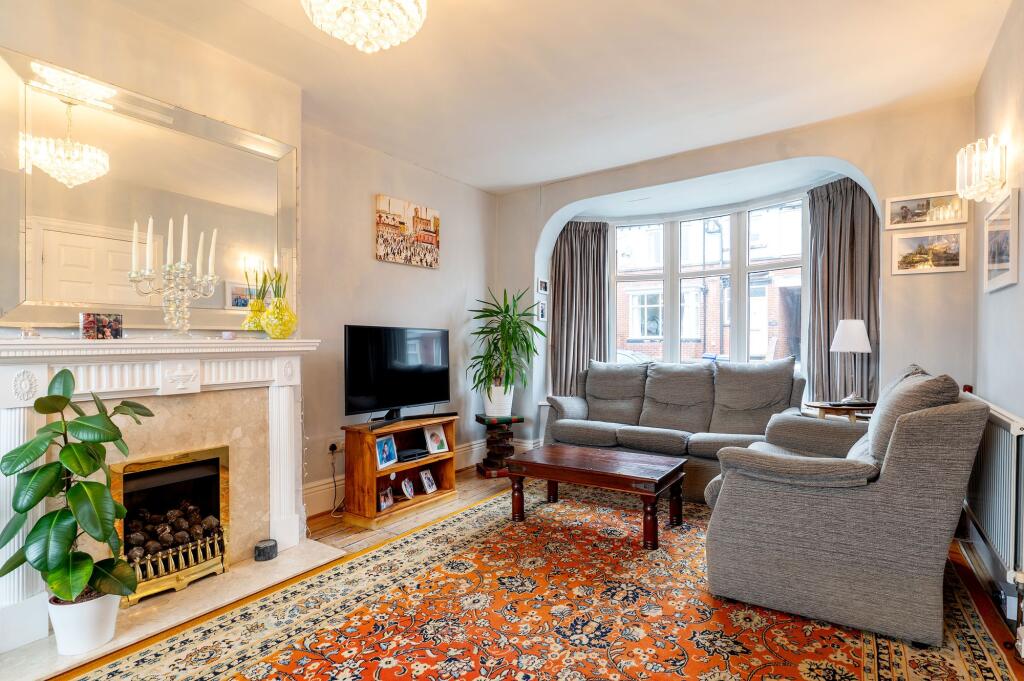 LIVING ROOM, KITCHEN AND DINER