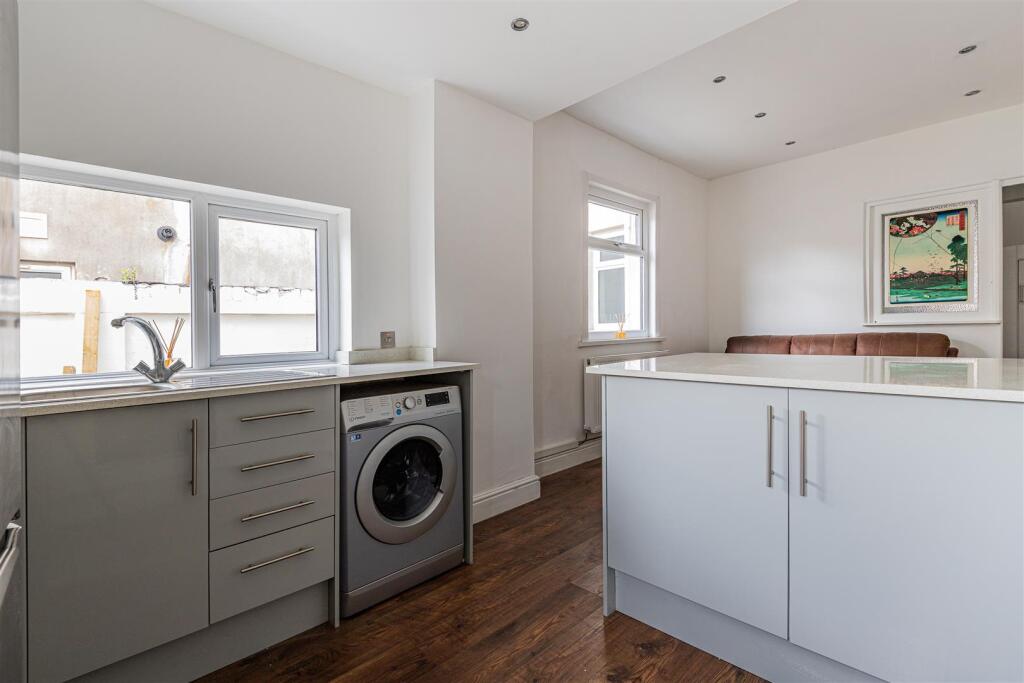 Llanishen Street 15-15.jpg