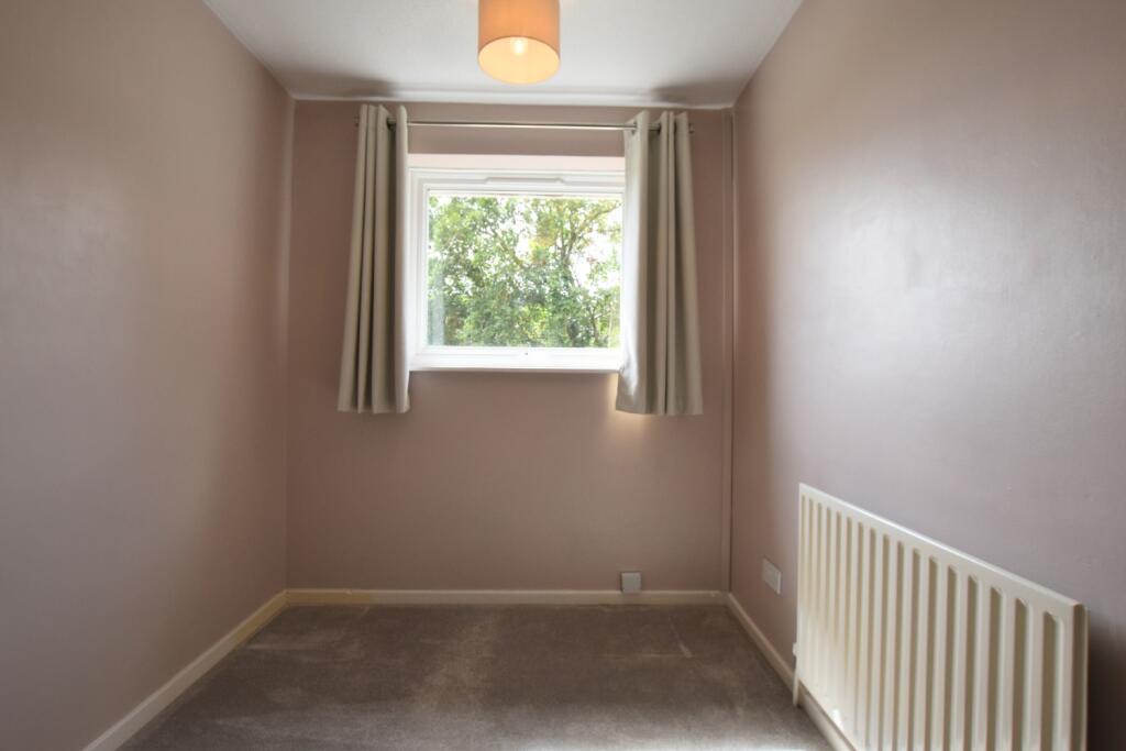 39 Carroll Close single bedroom