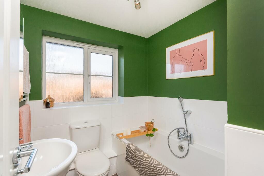 3S7LCHD - Bathroom C.jpg