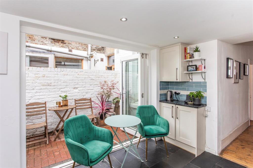 Kitchen - leading onto terrace