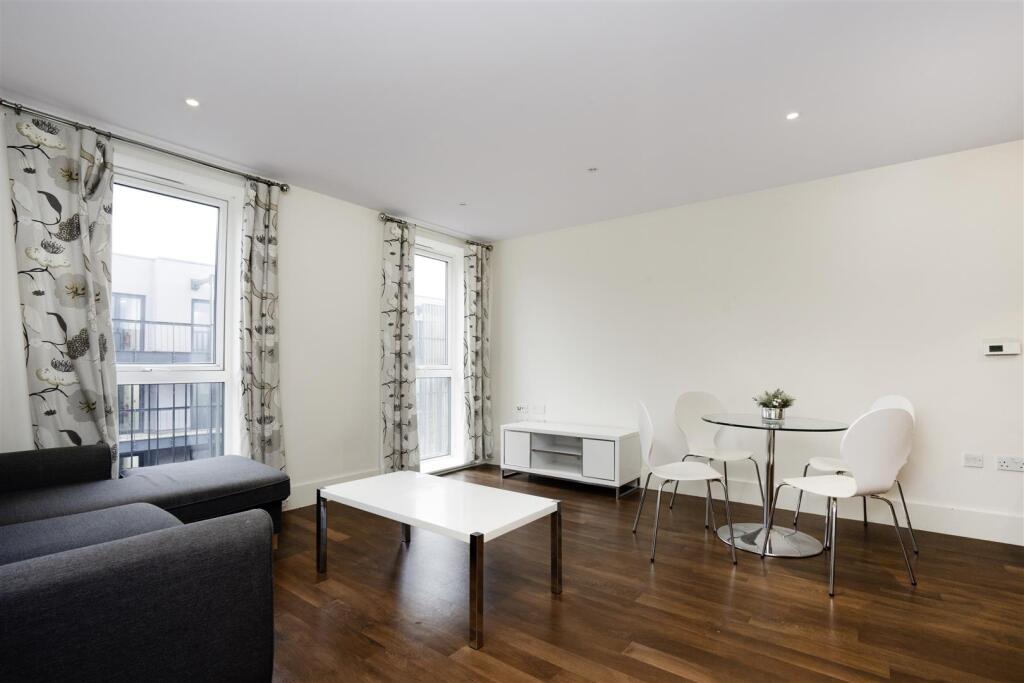 Davidson Frost-Wellings, DFW, Attlee Court, Living