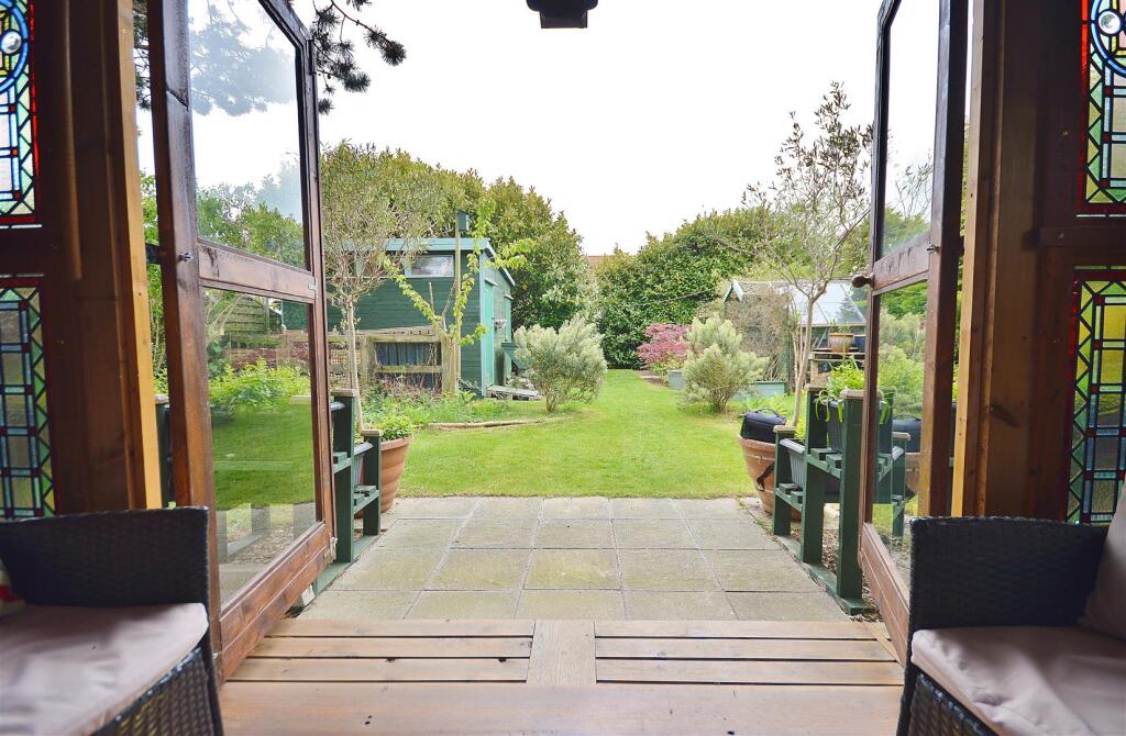 SUMMER HOUSE