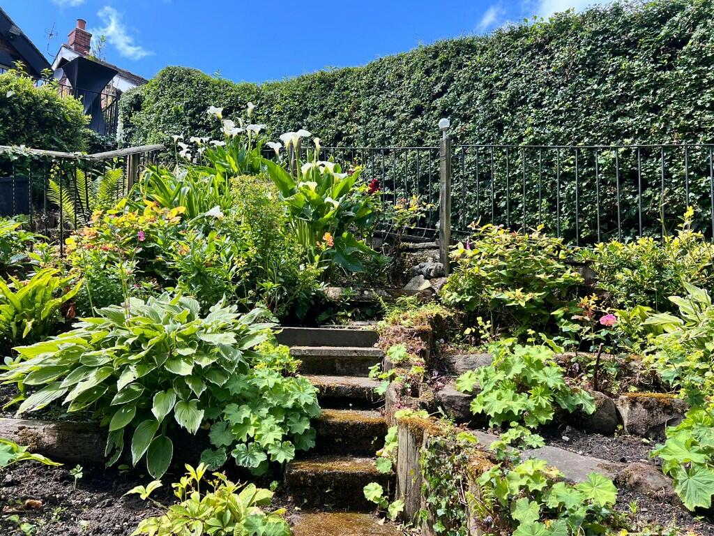 Steps and rockeries