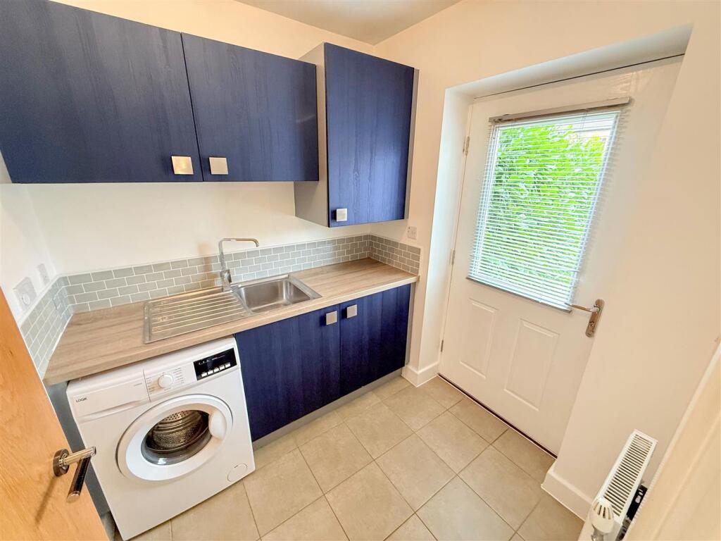 SEPARATE UTILITY ROOM