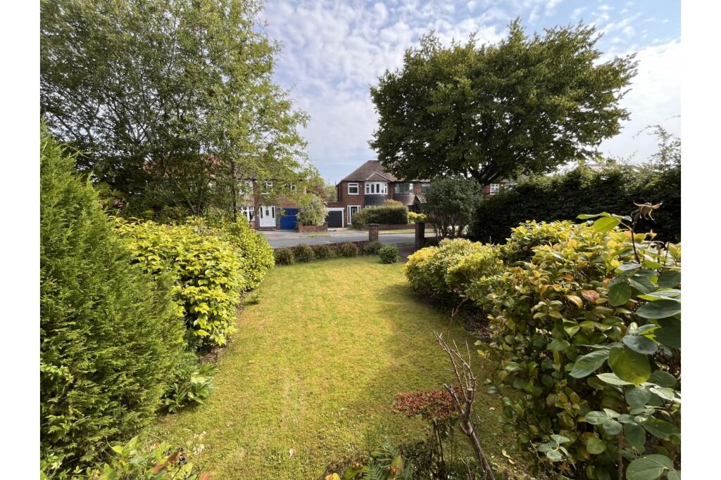 Canterbury Road, Hale, WA15