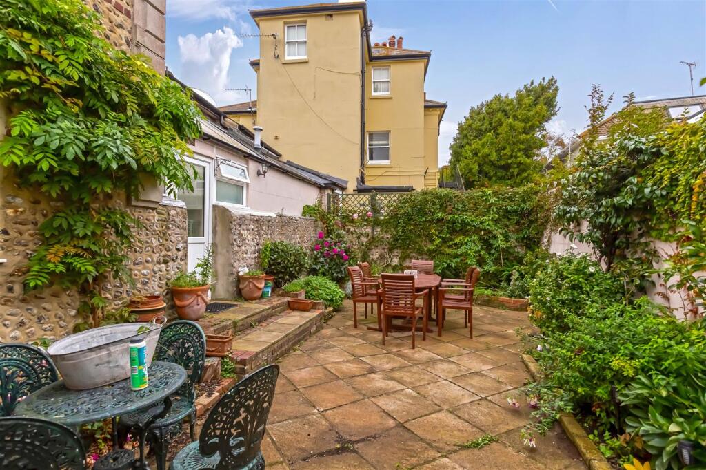 Seacroft Cottage_23.jpg