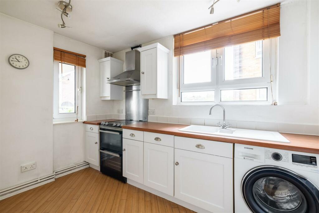 Brading Crescent E11