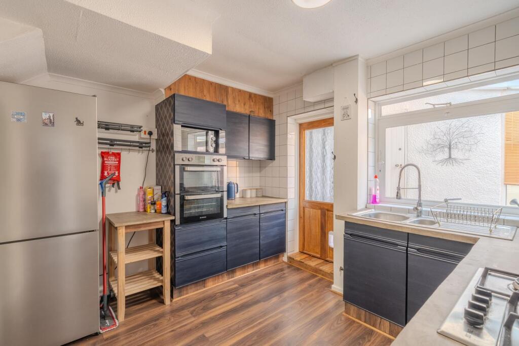 6 Canberra Close-15.jpg