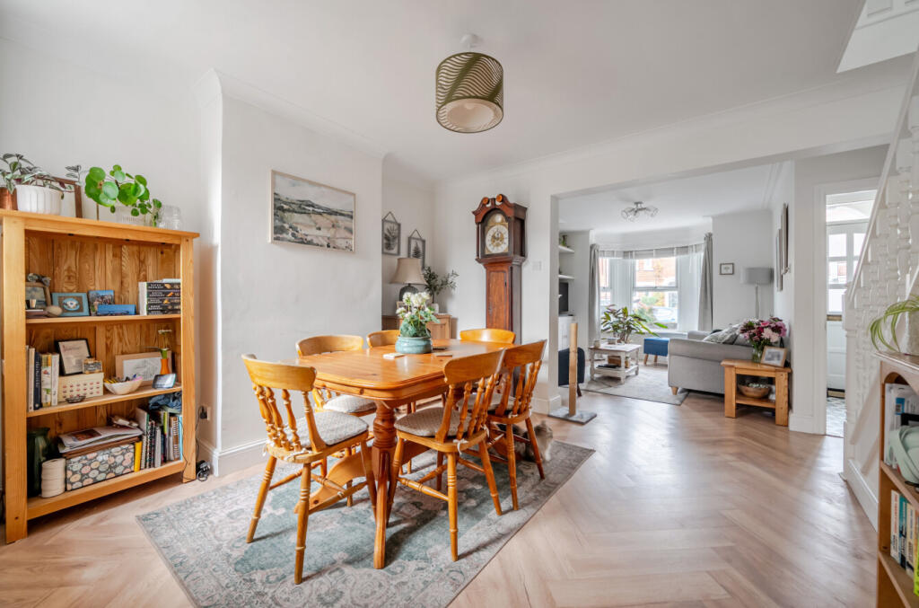 1374584-8-6903558...