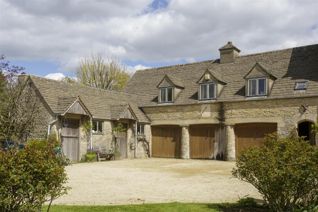 The_Old_Manor_House_GL7_034.jpg
