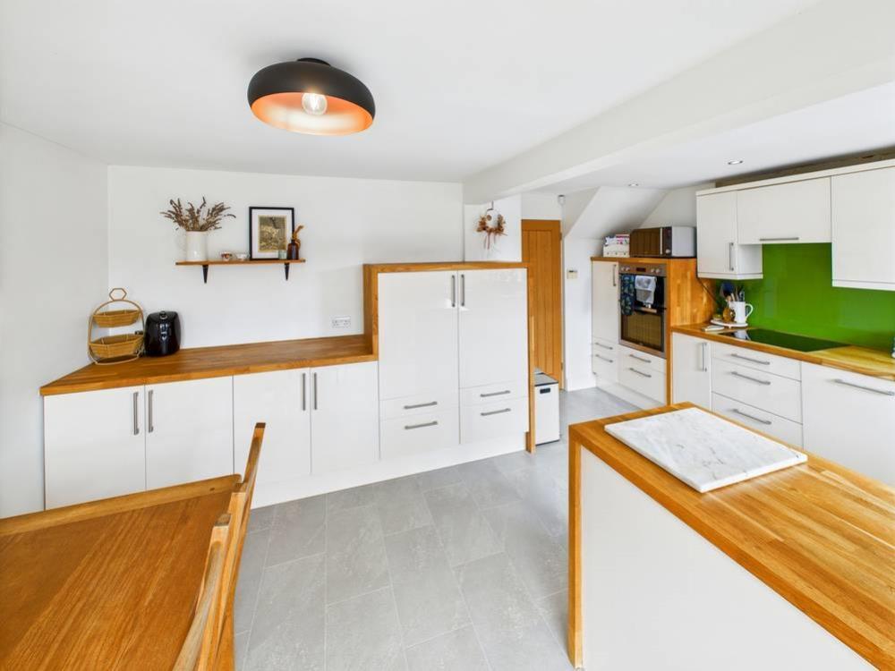 Lrg_CAM05488G0-PR0020-STILL006-thumbnail-h750-70.j