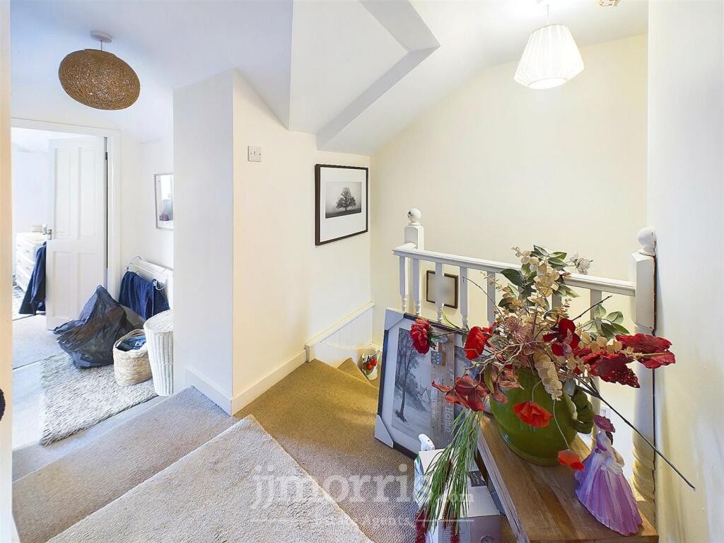 Landing (Split Level)