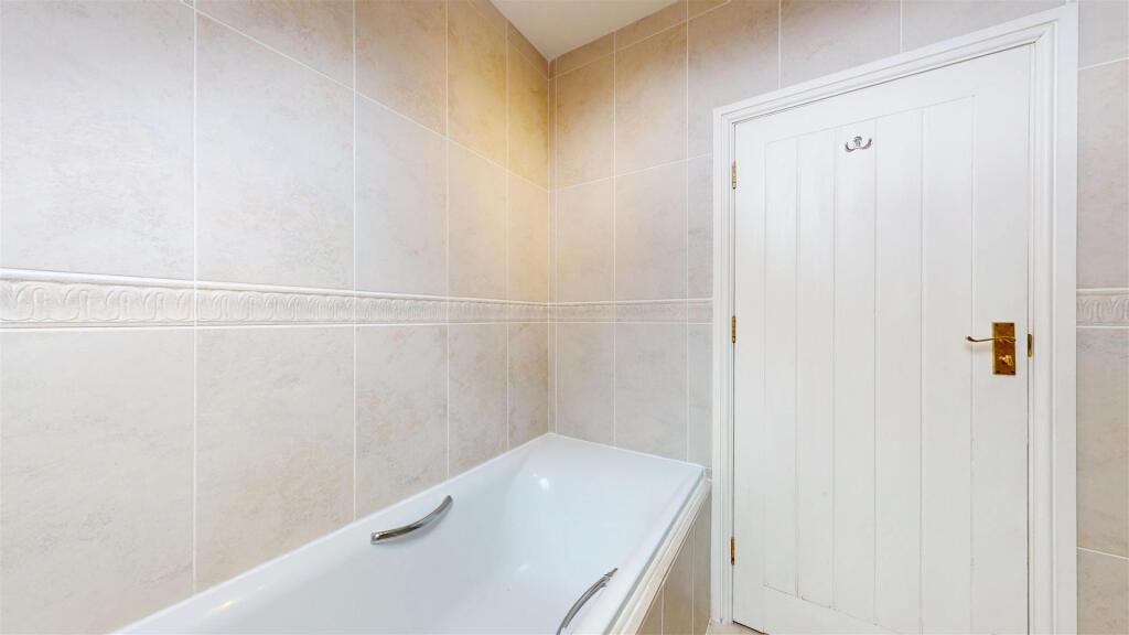 The Corn House Bathroom One 2.jpg