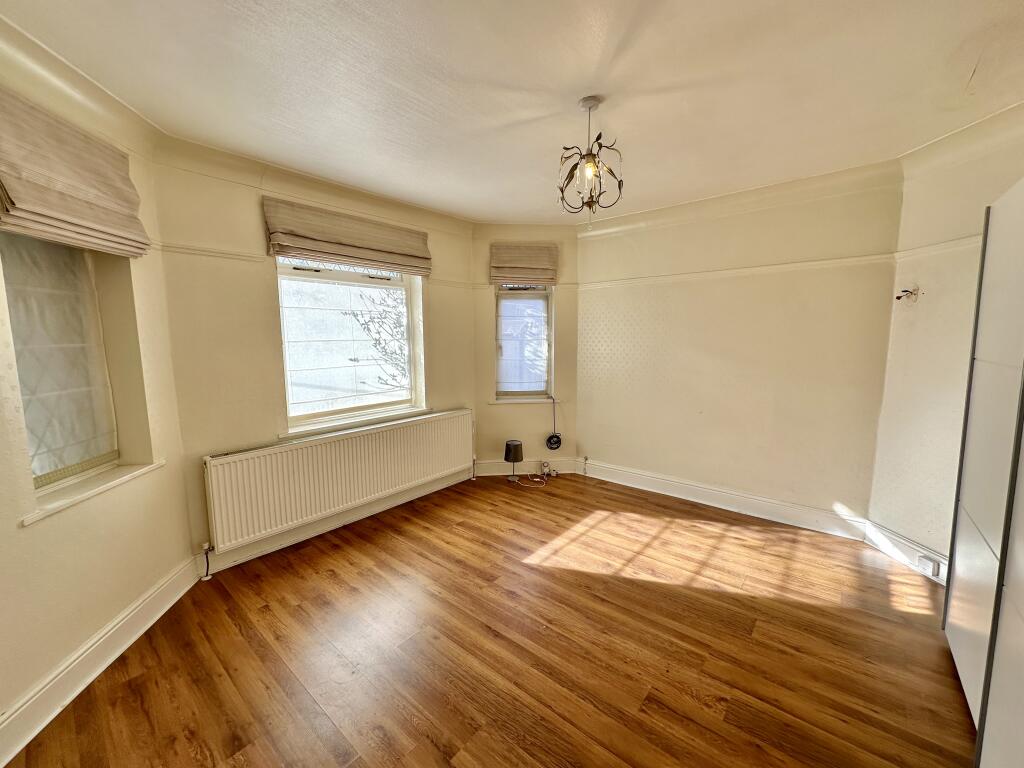 10. Master bedroom.JPG