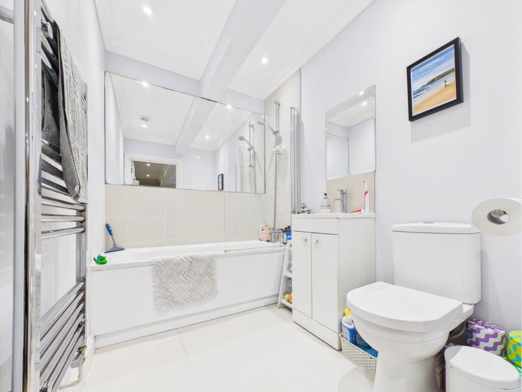 CAM02909G0-PR0456-STILL003