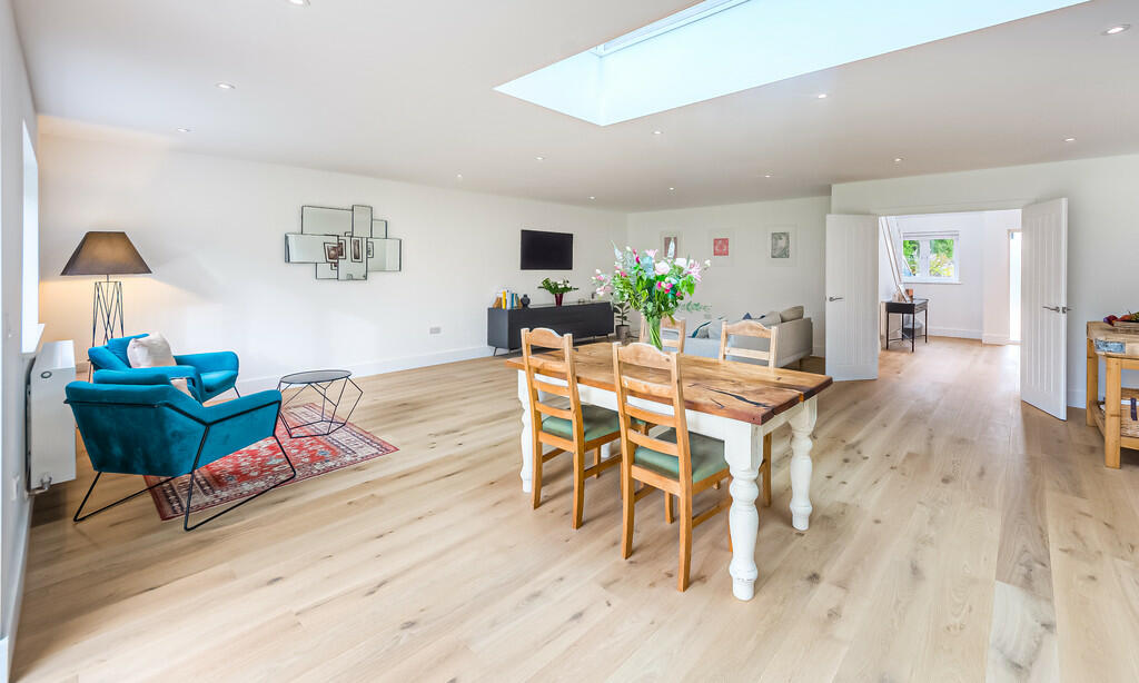 Dining/sitting ro...