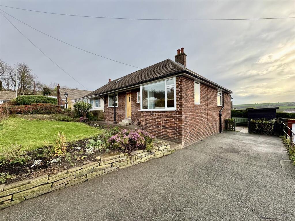 EXTERNAL FRONT AND DRIVEWAY