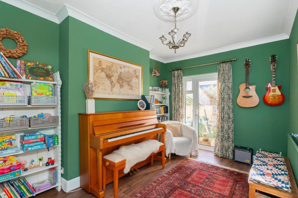 3B4RSV - Dining Room C.jpg