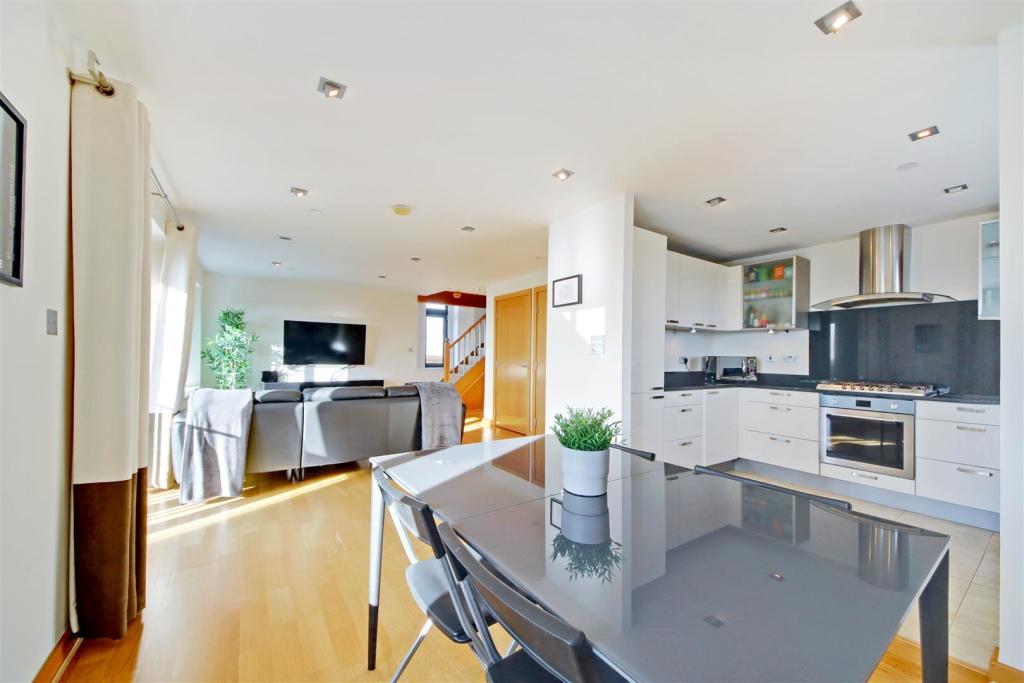 Open_Plan_Living_Spacedp_dp_3827598 (1).jpg