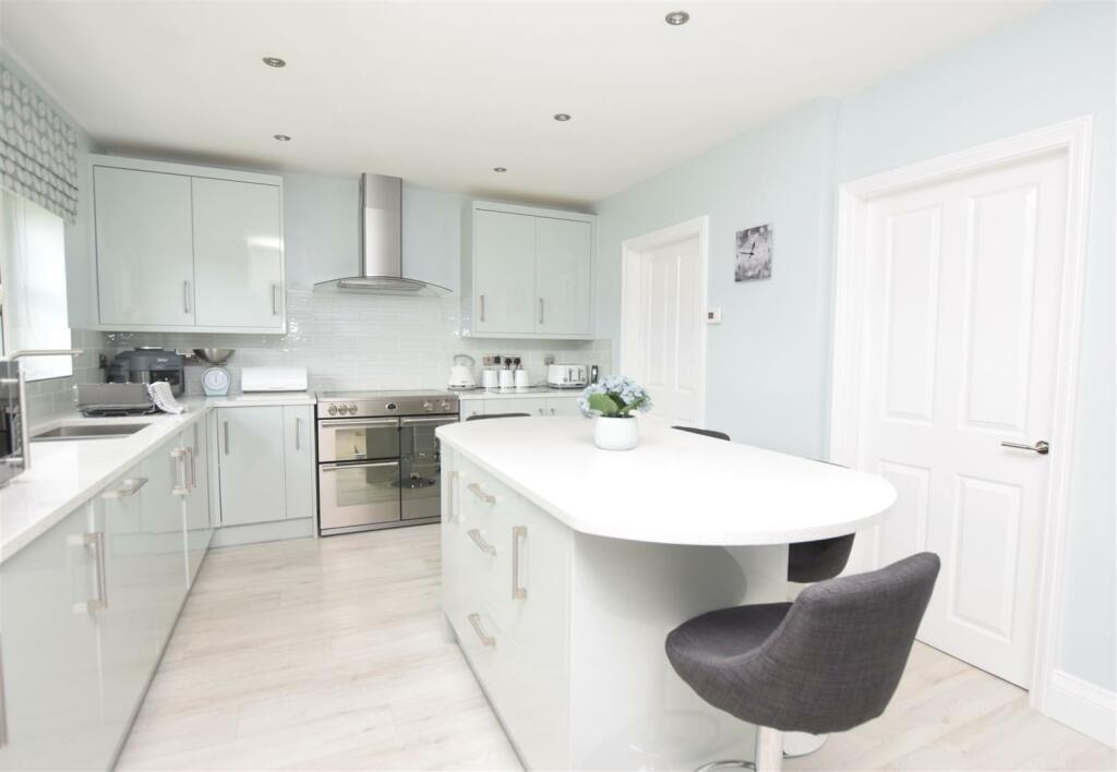 Kitchen V2.JPG