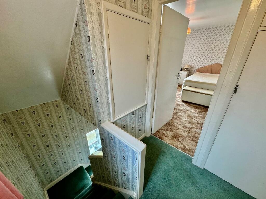 FIRST FLOOR LANDING
