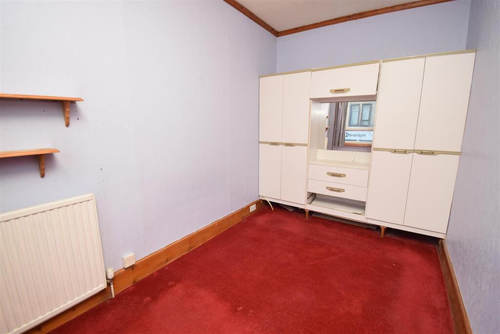 BEDROOM.JPG