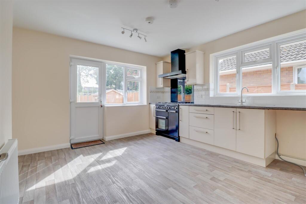 9 OAKHUEST DRIVE-2.jpg