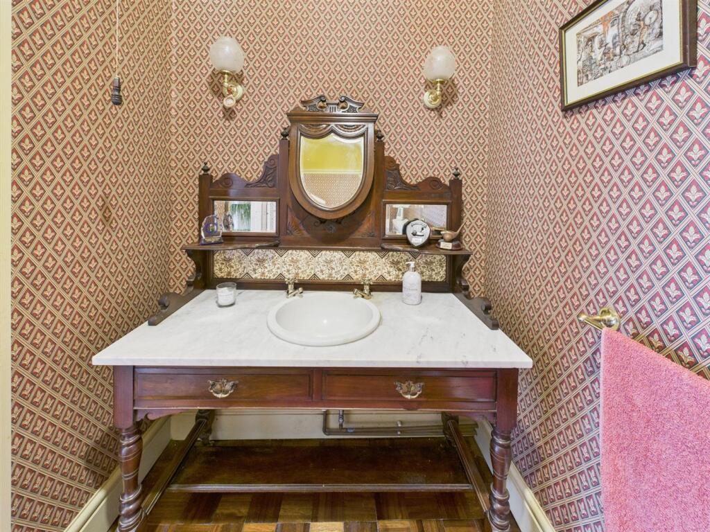 CLOACKROOM/WC