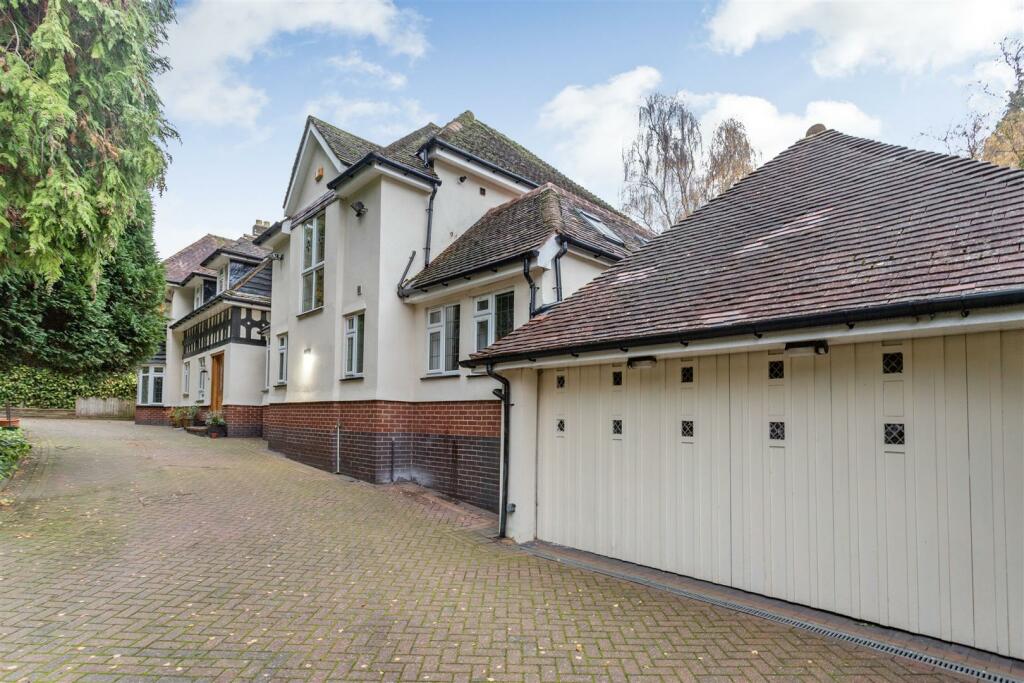 8528405-exterior14.jpg