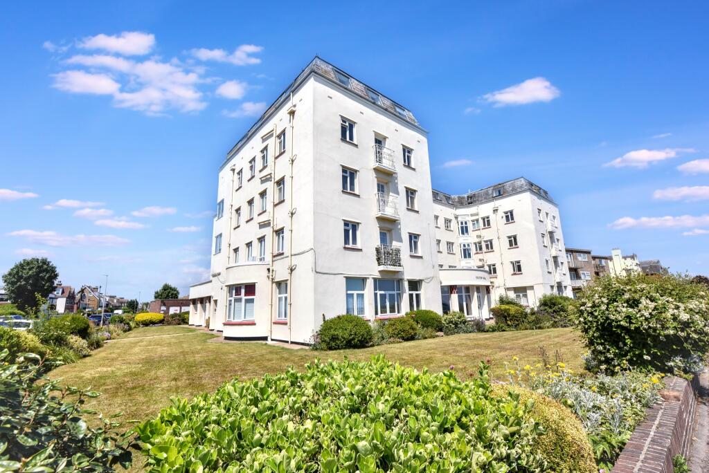 9A Oulton Hall, Marine Parade, Claton-on-Sea CO15 6JU