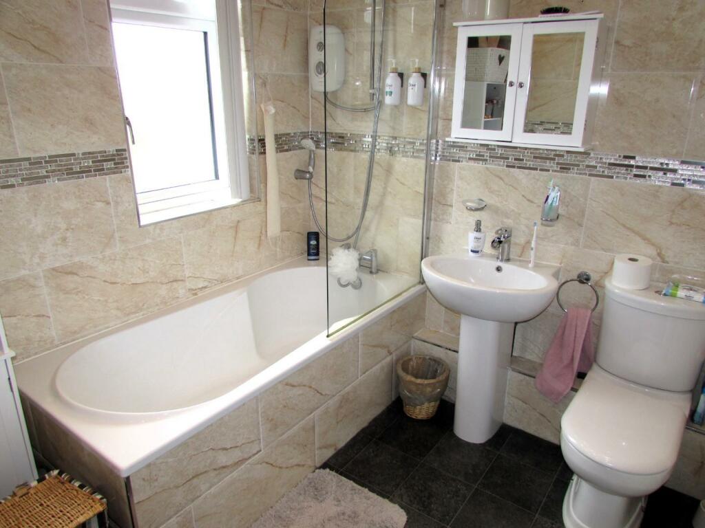 AsshetonRd2bath.JPG
