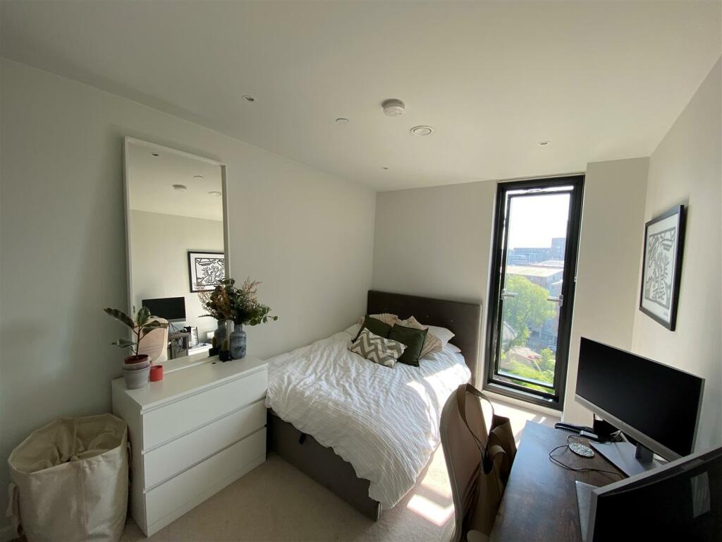 bed2.jpg