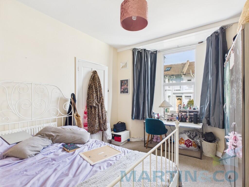 Bedroom 1 Pic 2