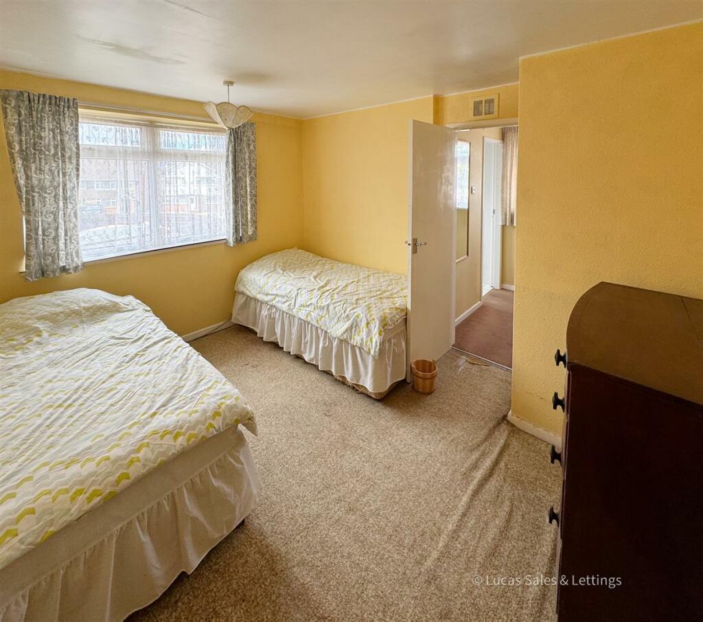 124 Churchill Way B Lat-02.jpg