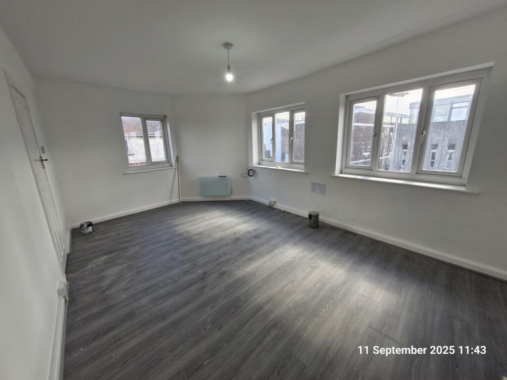 FIRST FLOOR RECEPTION ROOM 