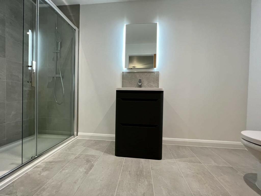 Bedroom 2 En suite