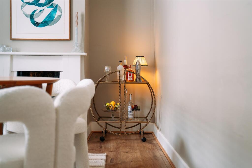 13 Southgate Street [Dining Room Detail].jpg