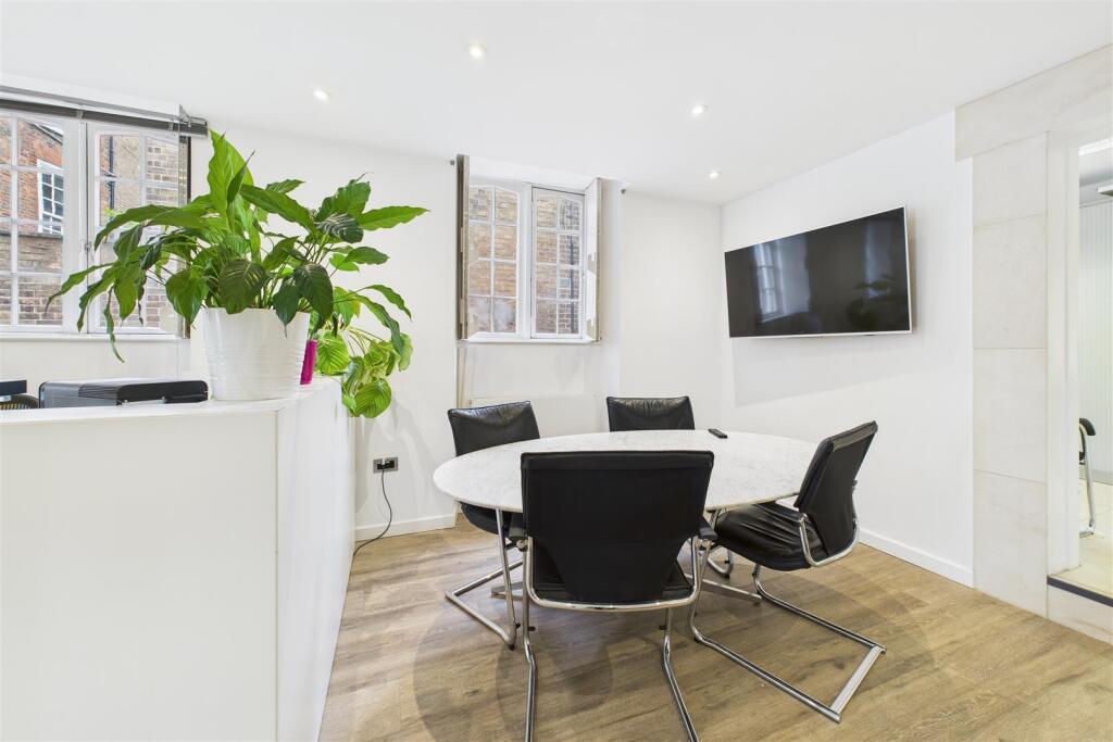 Somerset House, Taunton TA1 1SF | Hollis Morgan Li