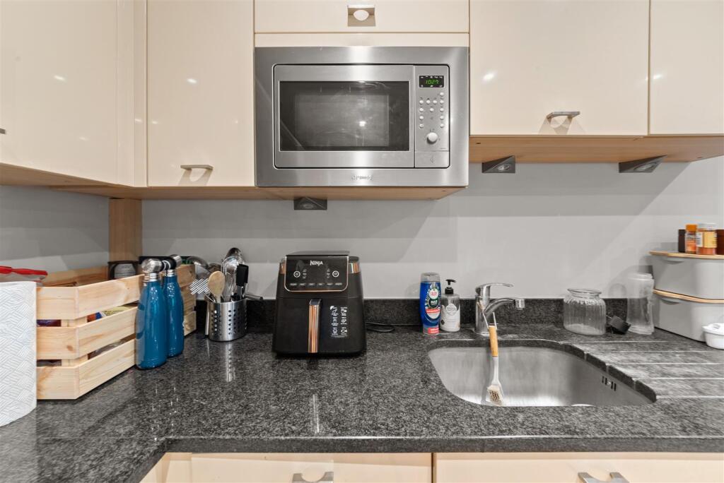 Apartment 3 Oak House 8.jpg