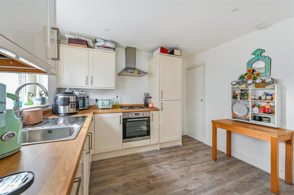 Kitchen Area.jpg