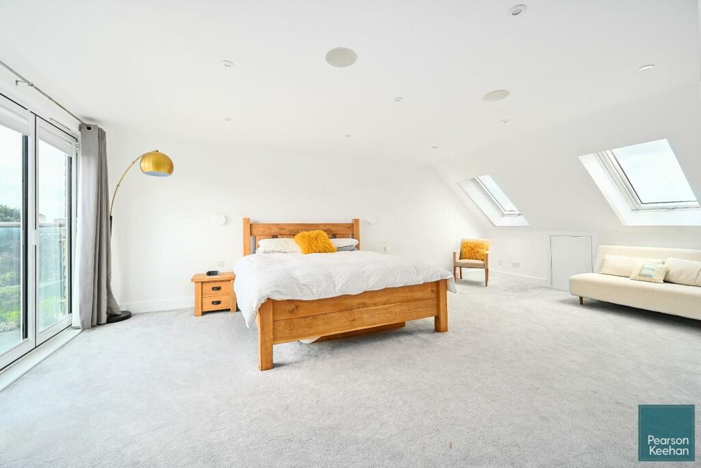 10 Glastonbury Road, BN3 (24).jpg