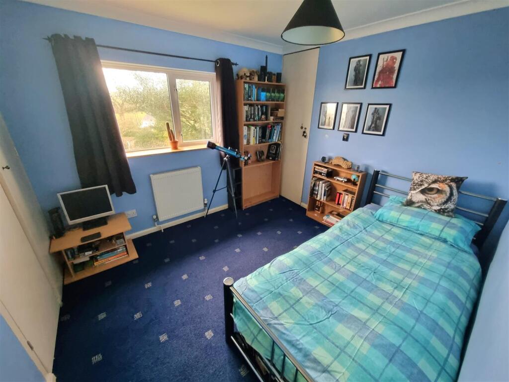 Bed 2.jpg