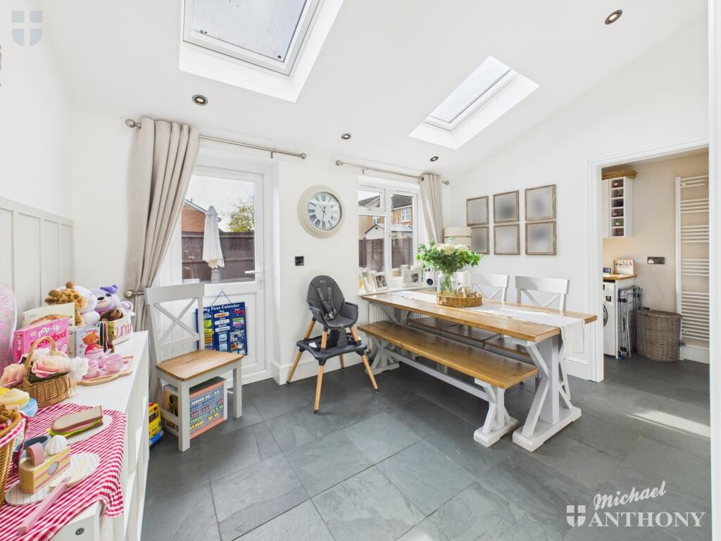 CAM03852G0-PR0206-STILL016